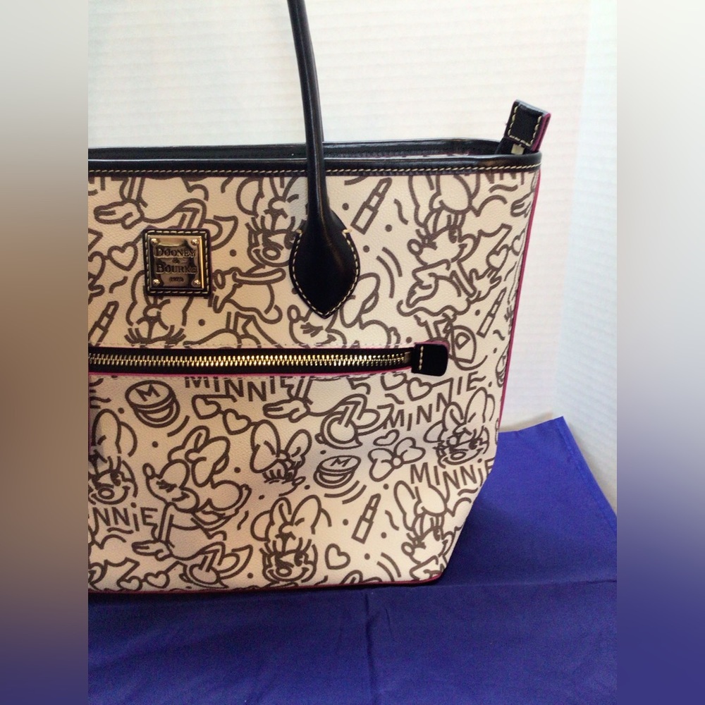 Dooney & Bourke 2022 Disney Minnie Mouse black and white line art tote bag - Picture 14 of 14